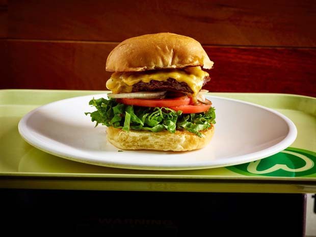 WAHLBURGERS_BURGER_12082013_ZD_0274