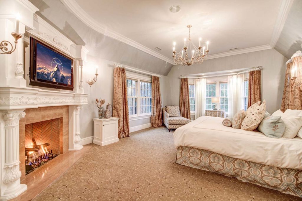 18 - Gracious Master Suite