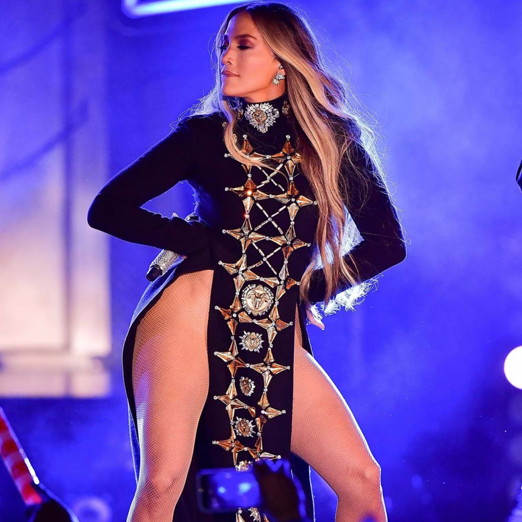 Jennifer-Lopez-4th-July-Revealing-Outfits-2017_1