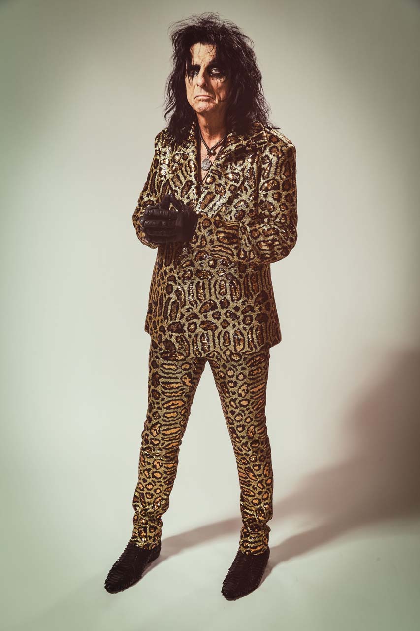 Alice-Cooper_Paranormal_press-pictures_online_print_copyright-earMUSIC_credit-Rob-Fenn_5